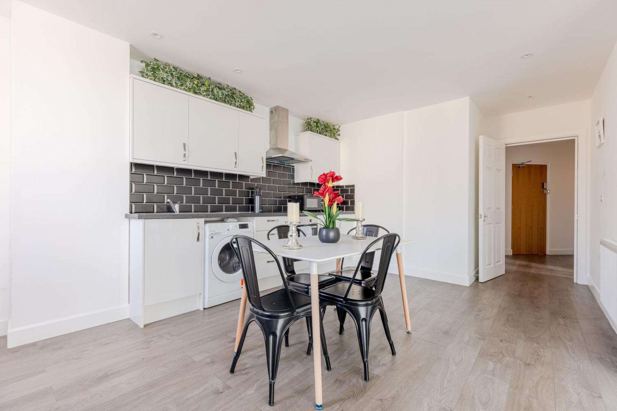 Boutique Vertigo Apartment Central Kingston/London كنغستون أبون تامْسْ المظهر الخارجي الصورة