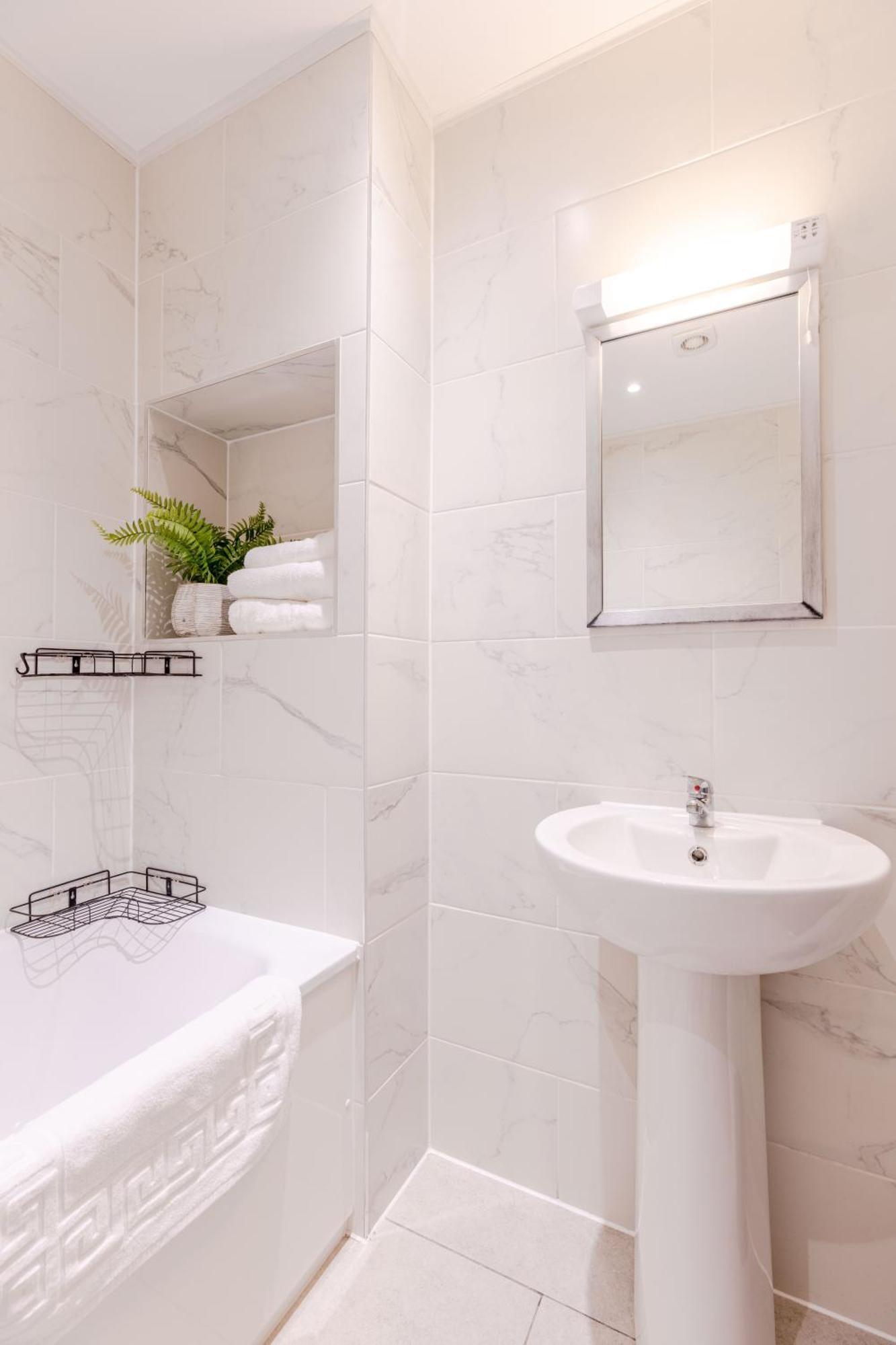 Boutique Vertigo Apartment Central Kingston/London كنغستون أبون تامْسْ المظهر الخارجي الصورة